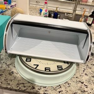 Like new bread box